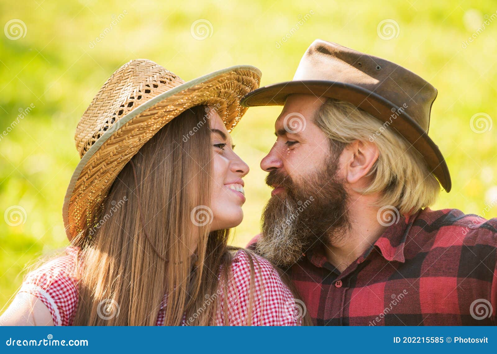 Feelflame Review: Is It Beneficial To Date Online?